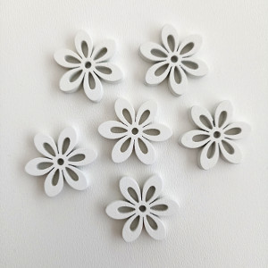Kytka  2,5cm- 6ks bílá